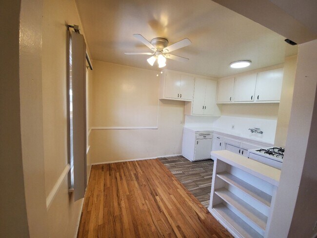 Foto del edificio - 1-Bedroom 1 bath unit in Van Nuys