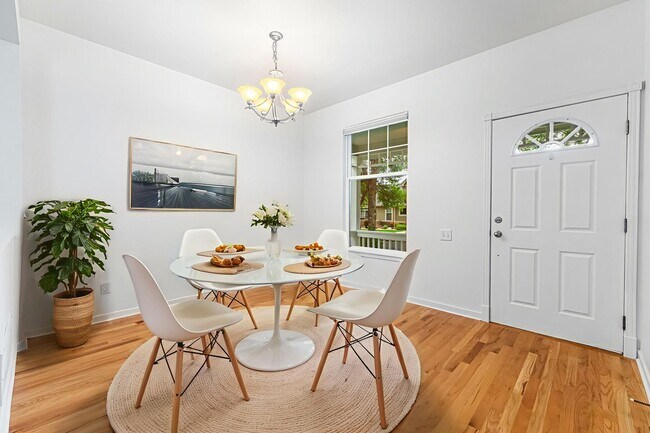 Building Photo - Gorgeous 3-Bed, 2.5-Bath Home With Great A...