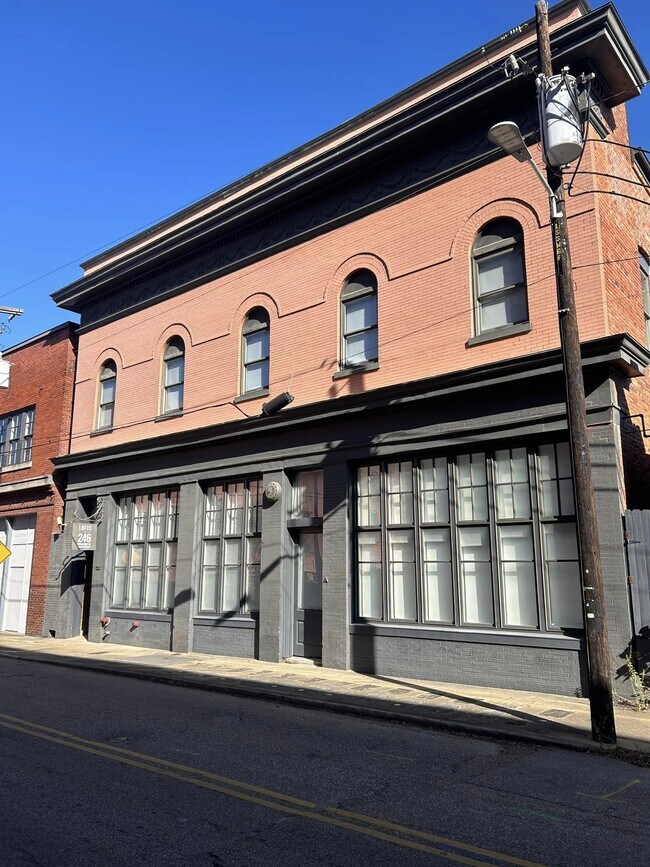 Building Photo - 246 N Court St