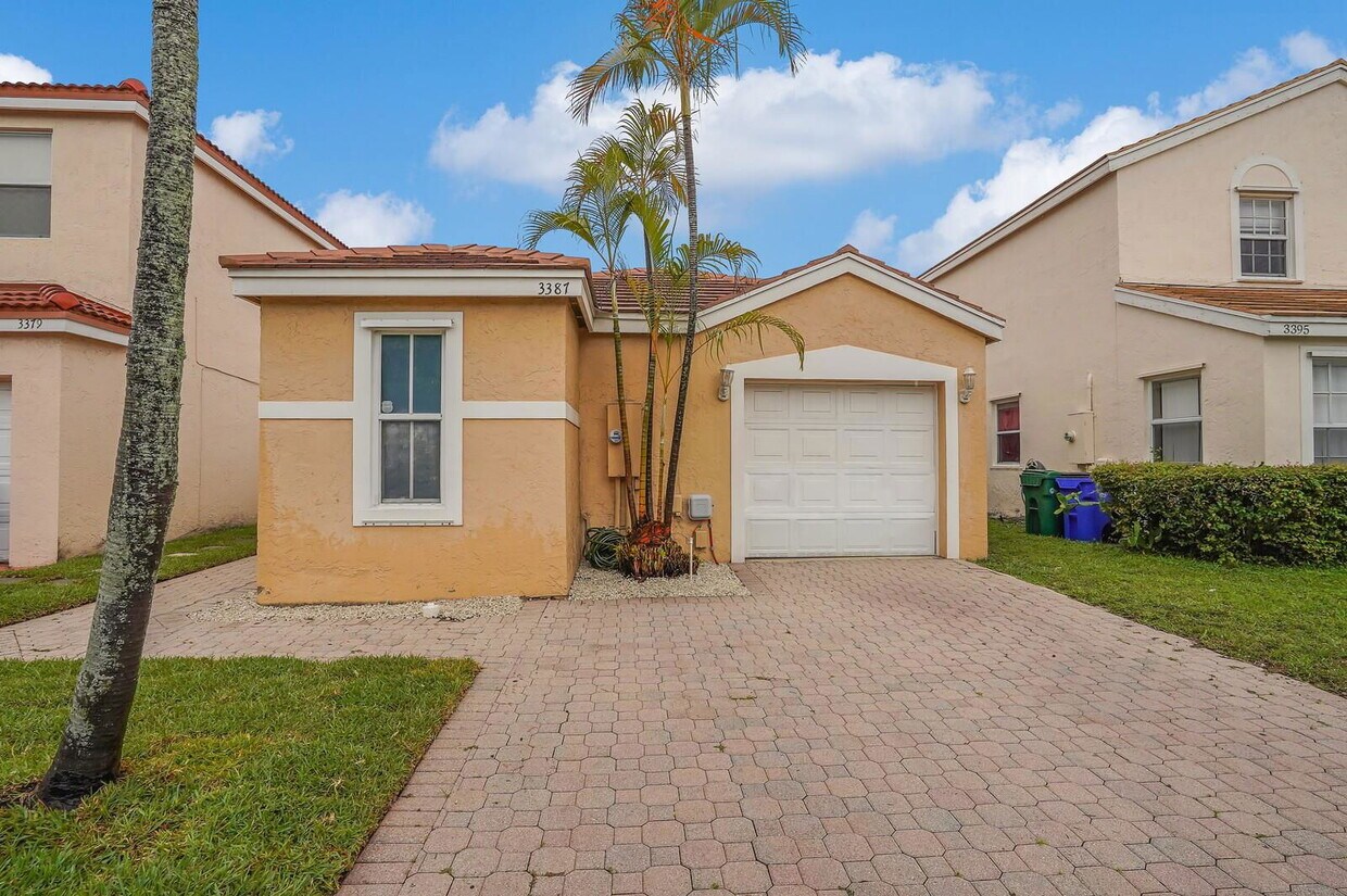 Foto principal - 3387 Chickee Ln