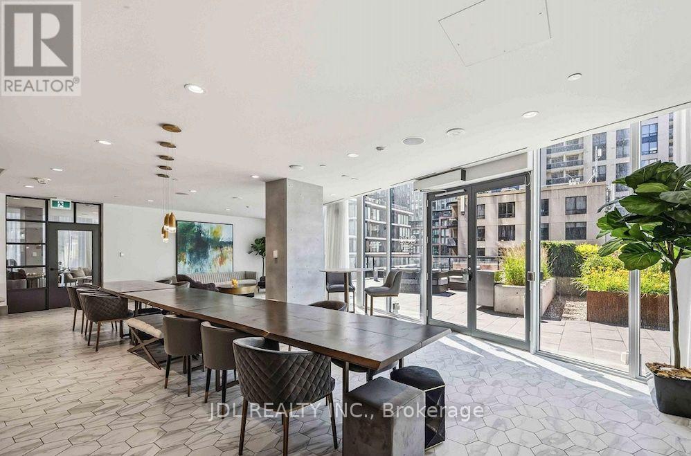 Building Photo - 60 Shuter St