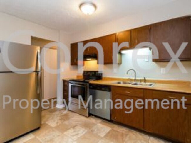 Building Photo - Beautiful Home with Fenced in Yard!!