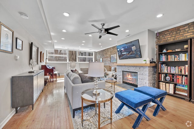 Building Photo - 1340 N Wolcott Ave