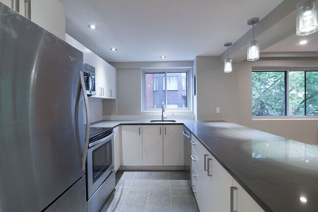 Building Photo - 3421 Rue Drummond