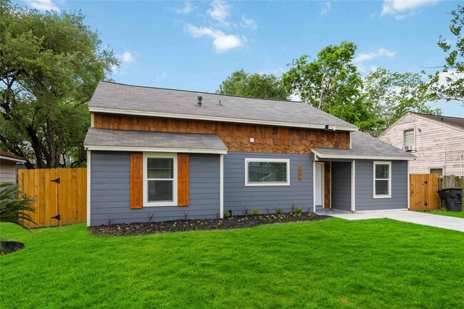 Building Photo - 3806 Zephyr St