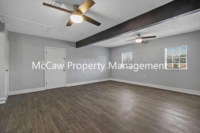 Foto del edificio - 7012 Candlewick Ct