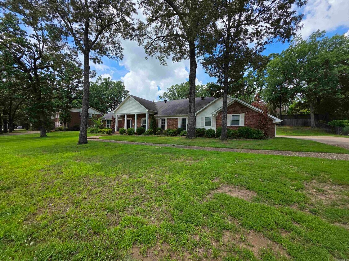 Foto del edificio - 2318 N Rodney Parham Rd