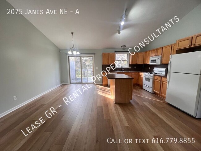 Building Photo - Spacious Duplex near Riverside Park!