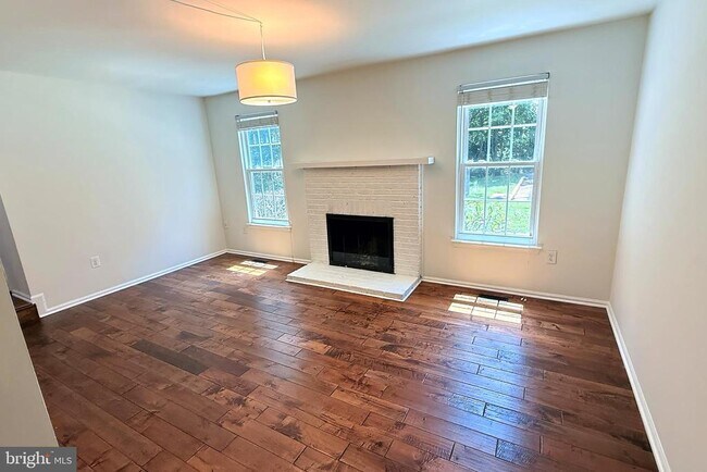 Foto del edificio - 10100 Walnut Wood Ct
