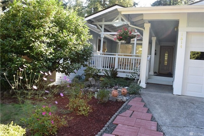 Photo - Charming 4 Bed 2 Bath Rambler in Sought Af... House