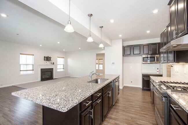 Foto del edificio - Stunning 4-bedroom, 2.5 bathroom House!