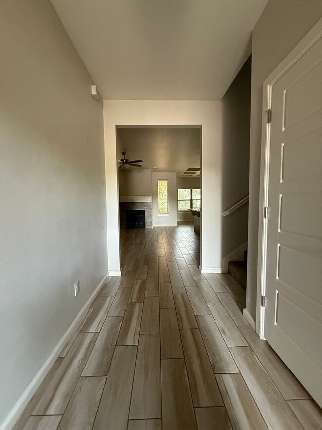 Building Photo - Amazing 3 bed 2 bath duplex near NW 122nd St