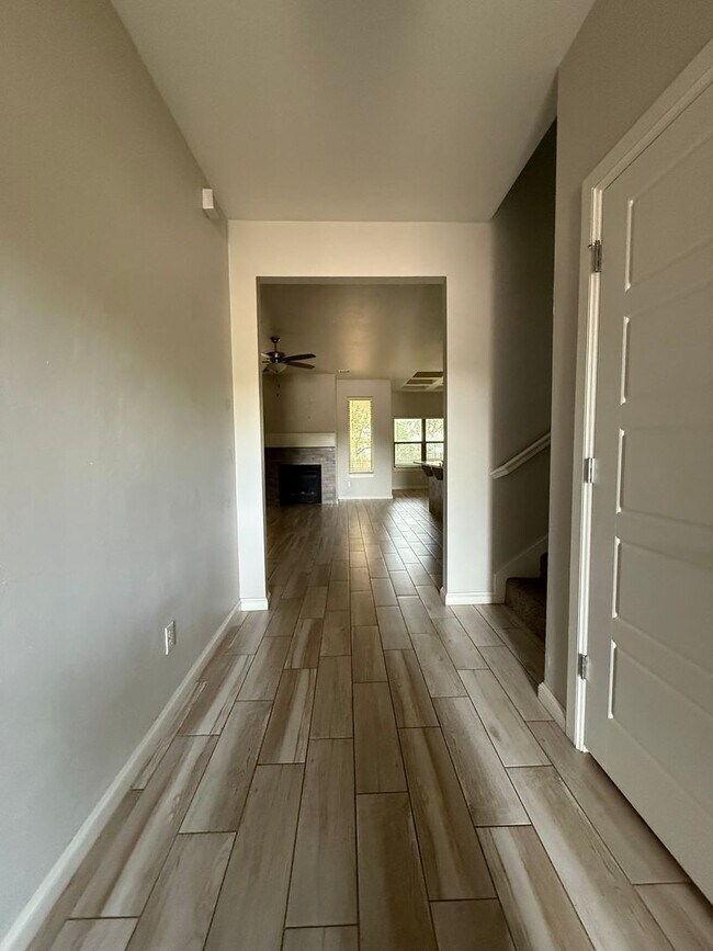 Foto del edificio - Amazing 3 bed 2 bath duplex near NW 122nd St