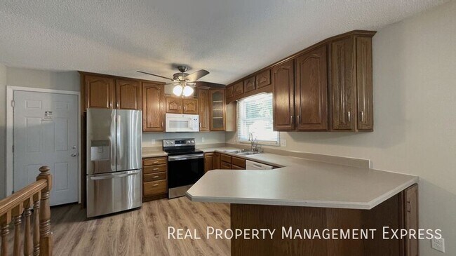 Foto del edificio - 3500 E 33rd St