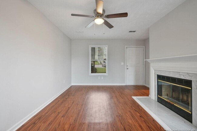 Foto del edificio - 6804 Willowbrook Dr