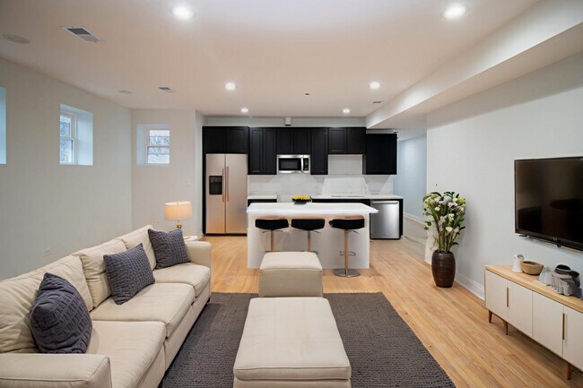 Foto del edificio - 651 E Groveland Park