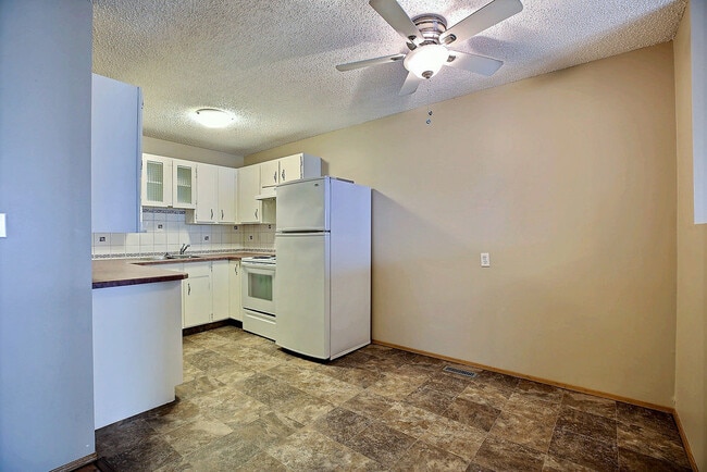 Building Photo - 7255 Dalgliesh Dr