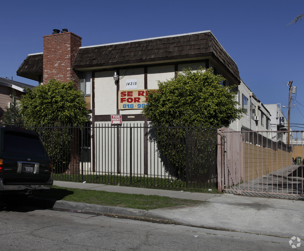 Building Photo - 14215 Calvert St