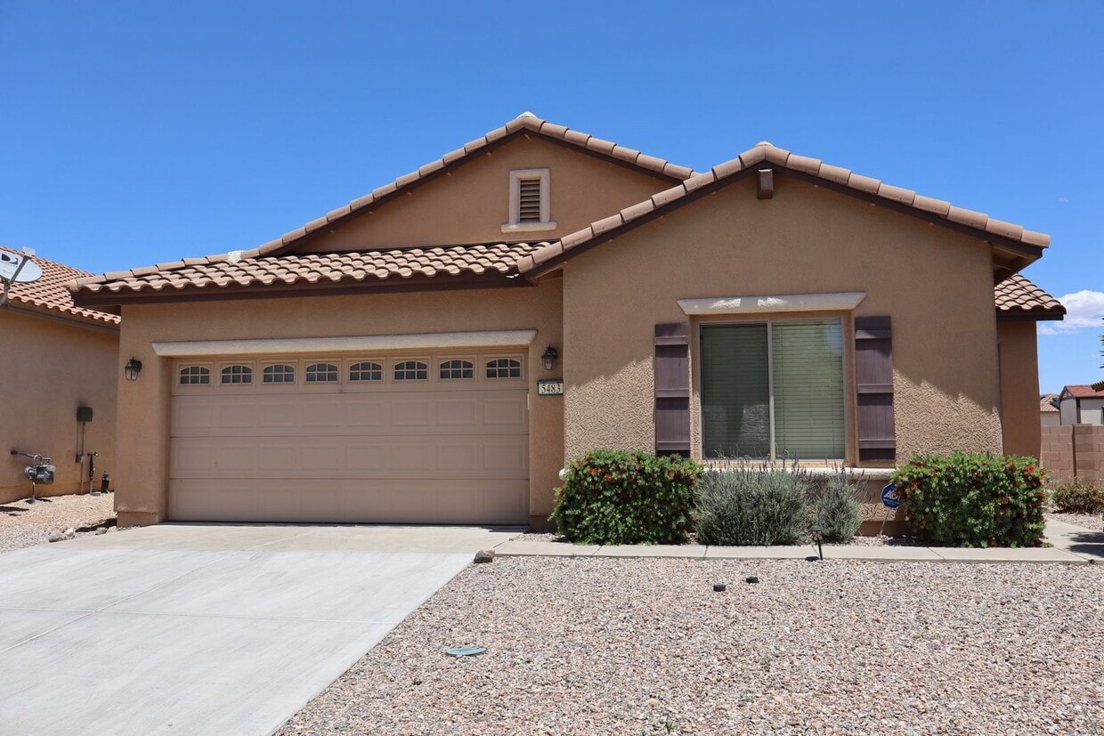 Foto principal - 5483 Waco Dr