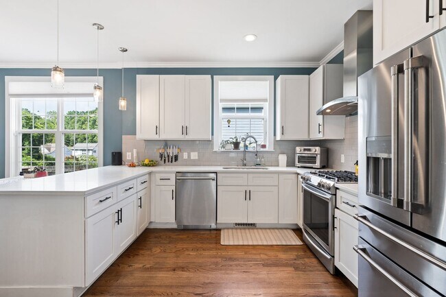Building Photo - One-of-a-Kind 4 Bedroom, 3 Bathroom Home i...
