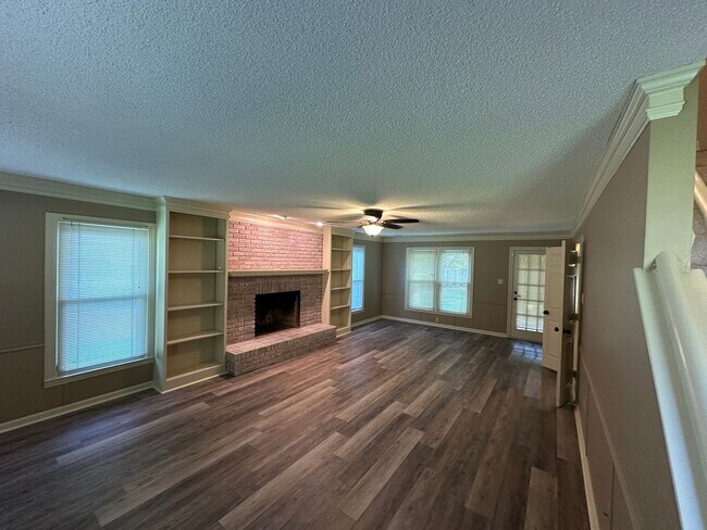Building Photo - Newly painted 4BD/2.5BA Home in Germantown...