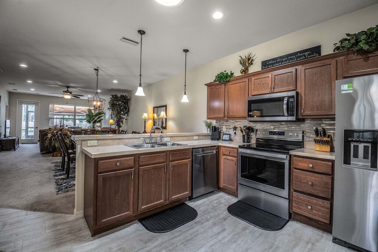 Primary Photo - 2 Bedroom Furnished Short Term Rental in G...