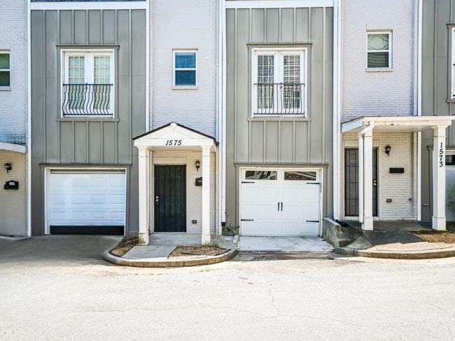 Building Photo - 1575 Laurel Park Cir