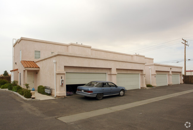 Building Photo - 15544 Sequoia Ave