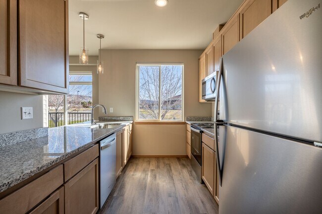 Building Photo - 3 Bedroom 2 Bath Apartment Pet Friendly!