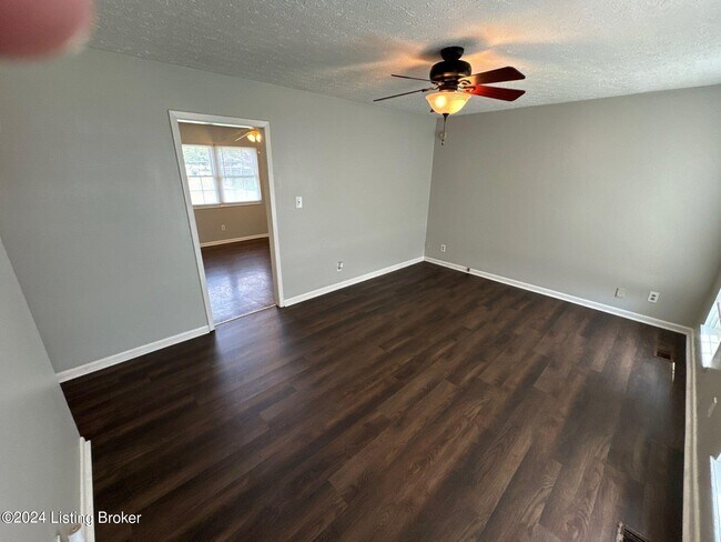 Foto del edificio - 5505 Baywood Dr
