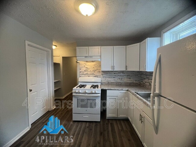 Building Photo - 1311 E Columbus Dr