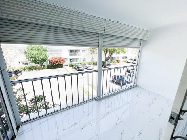 Building Photo - 6395 Bay Club Dr