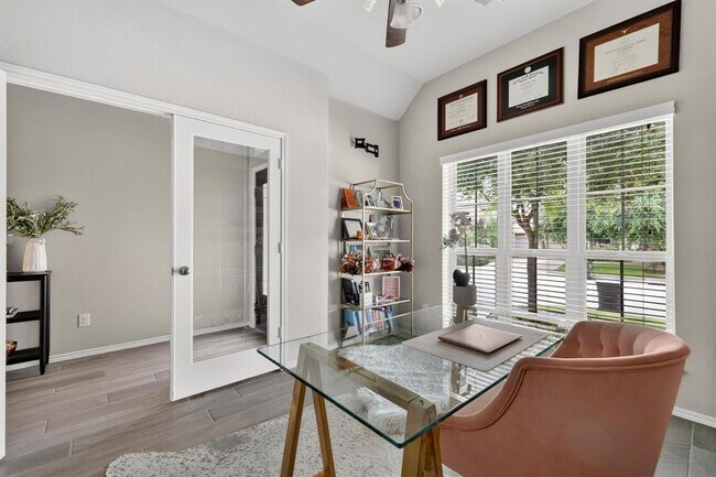 Foto del edificio - 209 Lacey Oak Lp