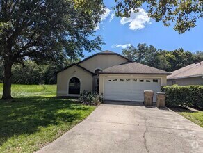 Building Photo - 27519 Lois Dr