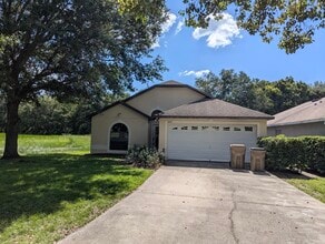 Building Photo - 27519 Lois Dr