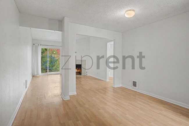Building Photo - Unit 2