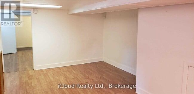 Photo du bâtiment - 547 Lauder Ave