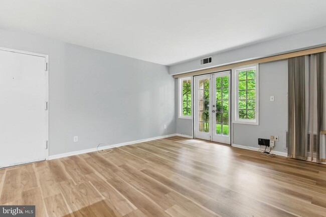 Building Photo - 5905 Bayshire Rd