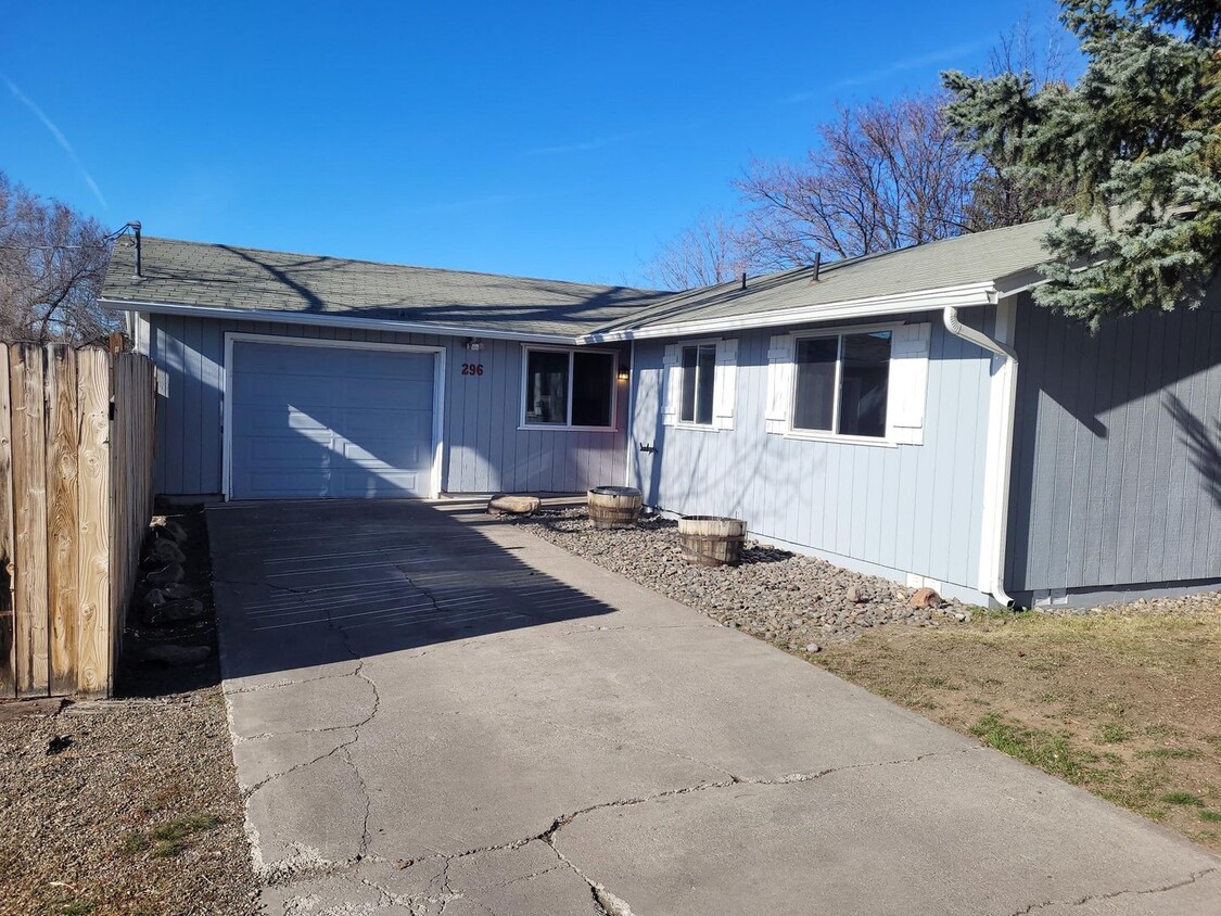 Primary Photo - 3 Bedroom / 1 Bathroom House in Madras Oregon