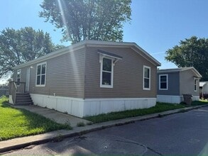 Building Photo - 310 Oriole Ln