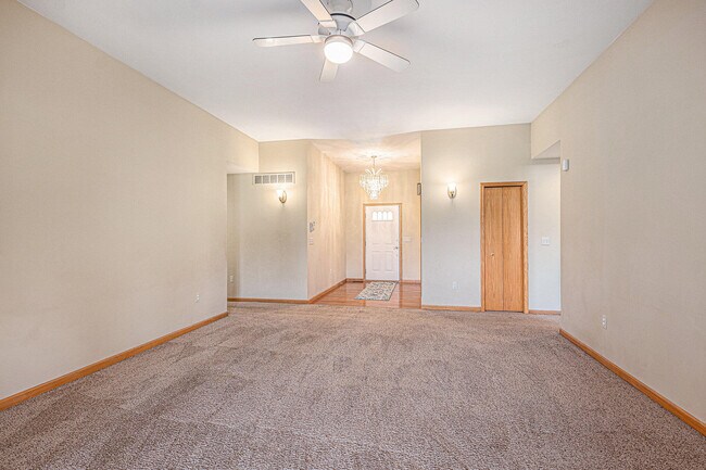 Foto del edificio - 5736 Willis Rd
