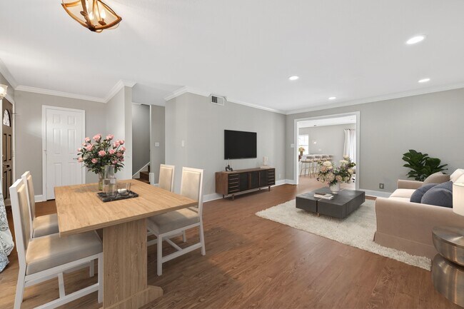 Foto del edificio - 6351 Briar Rose Dr