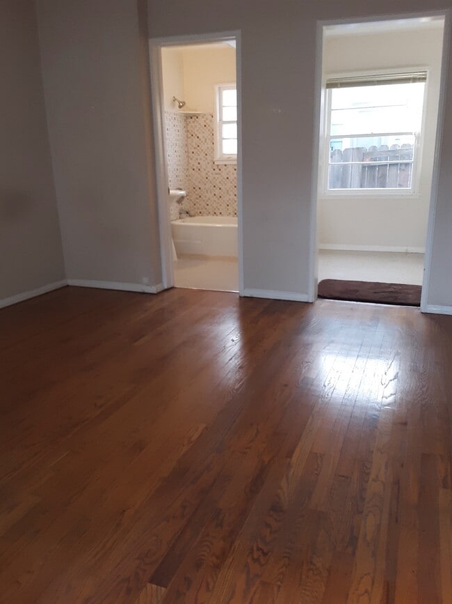 Building Photo - 366 Cypress Dr