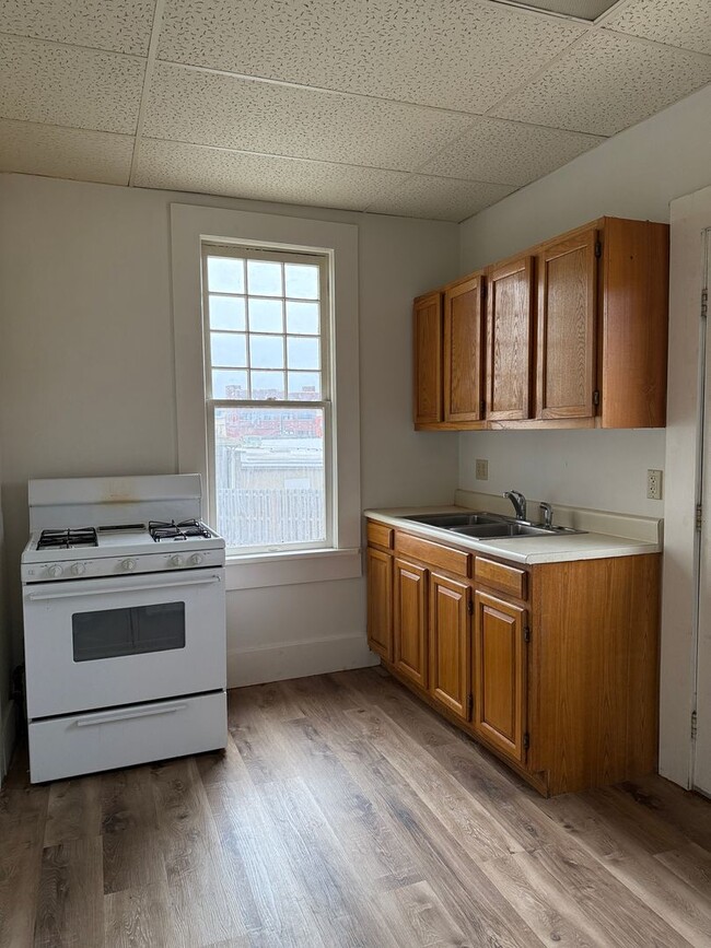 Building Photo - ALL UTILITIES INCLUDED...1 Bed 1 Bath