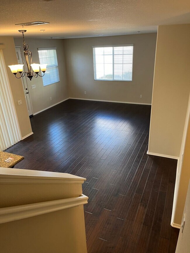 Foto del edificio - 3 Bedroom Townhouse in Gated South Temecul...