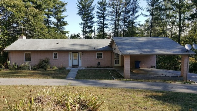 Building Photo - Large 5 Bed Apison House - 5035 Silver Ln