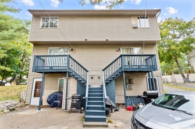 Building Photo - 123 Sumac St