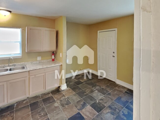 Building Photo - 4706 Nesbitt Dr