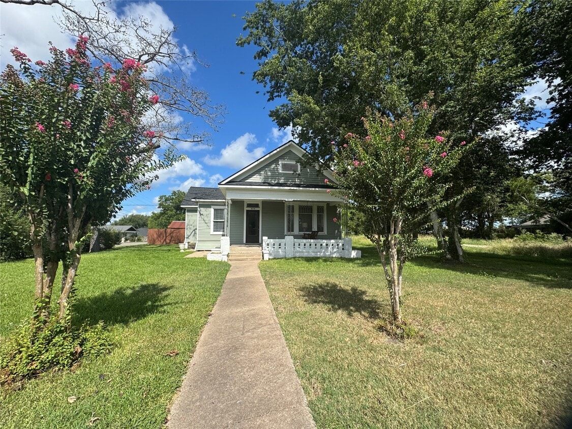 Foto principal - 824 S Masonic St