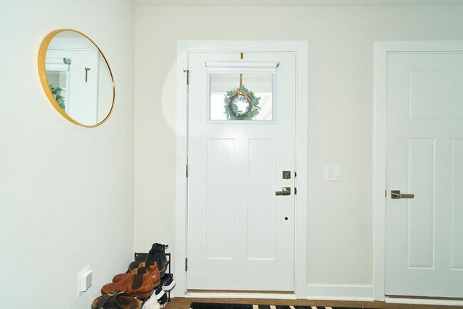 Building Photo - Beautiful Like New Ranch In Great Westfiel...